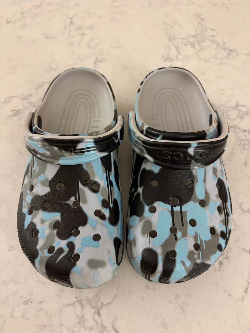 CROCS Big Kids or Women’s Clog in Blue, Black & Gray Camo